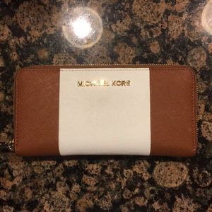 Michael Kors Zip Wallet